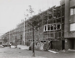 De bouw van het schoolgebouw.
              <br/>
              Beeldbank gemeentearchief Amsterdam, ca. 1926